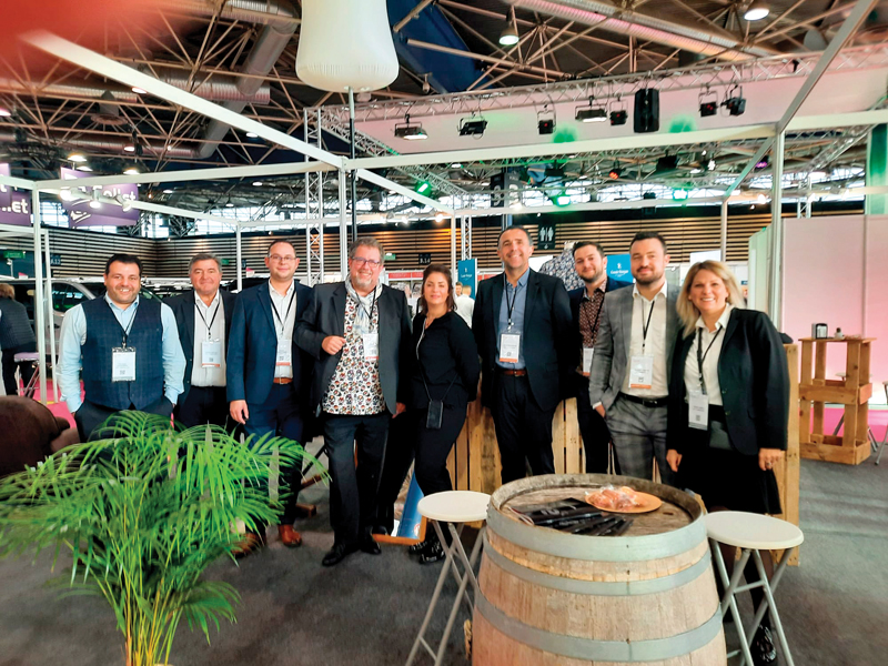 L'équipe AJA lors du salon FUNEXPO. image0