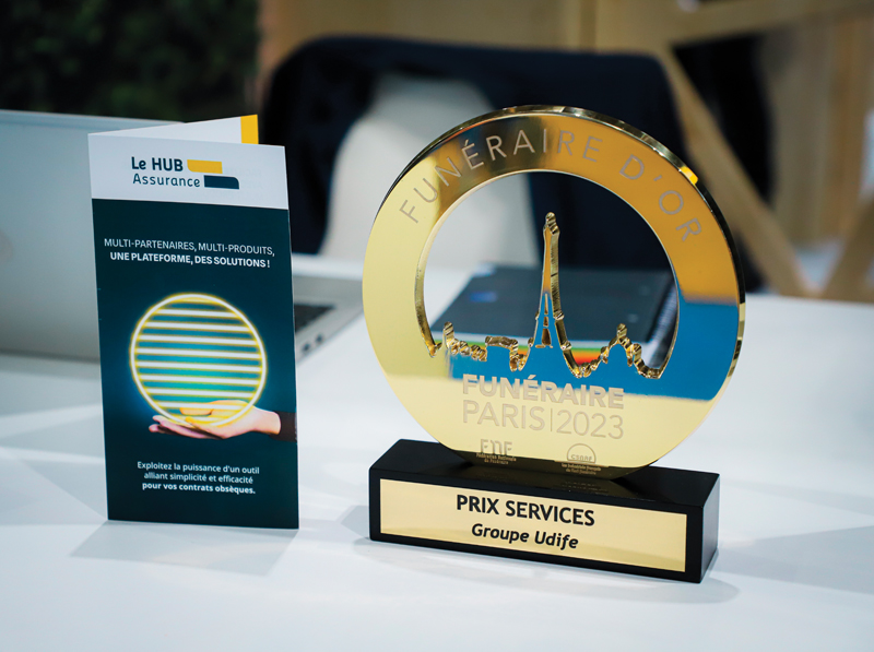 Le HUB Assurance, récipiendaire du prix de l’innovation lors de FUNERAIRE PARIS 2023. IMG 3066