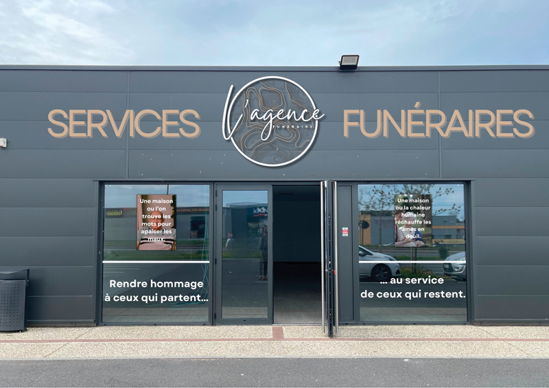Façade : "L’agence services funéraires". B1427E20 A0FC 47AB A44D B2A291A6E3DA