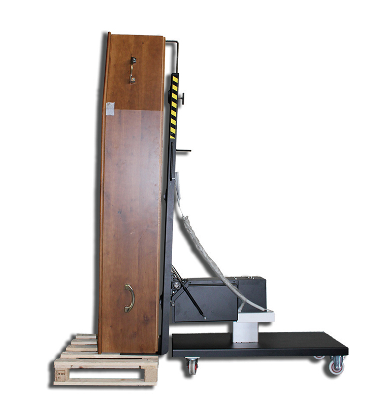 Coffin Lift : permet de prendre les cercueils pour les préparer. 1 coffin lift debout