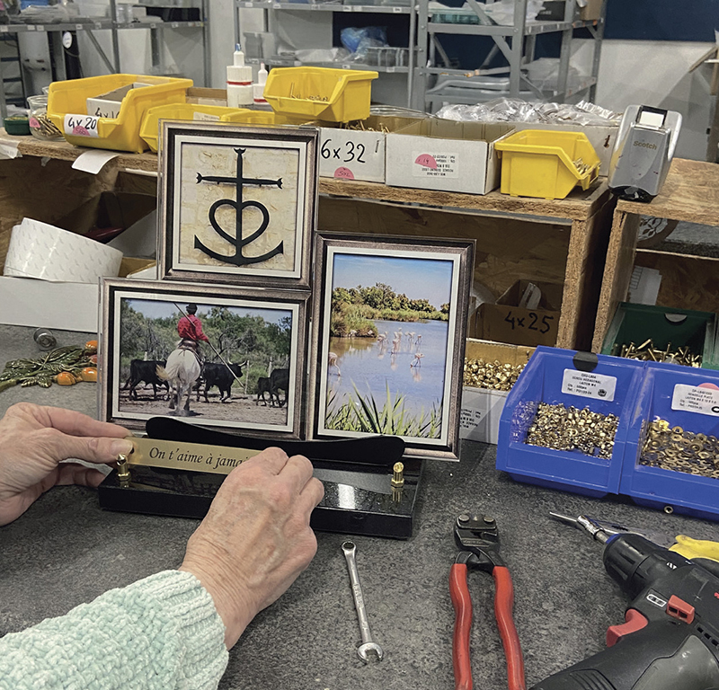 Assemblage d'un plaque thématique. elements Chrisofleurs com02