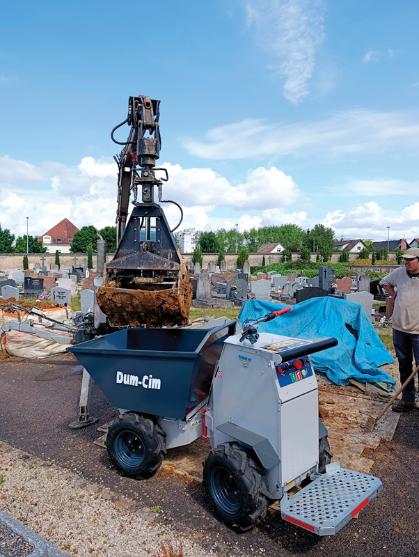 Dum-Cim en utilisation dans un cimetière. IMAGe DUM ET BOKI 1
