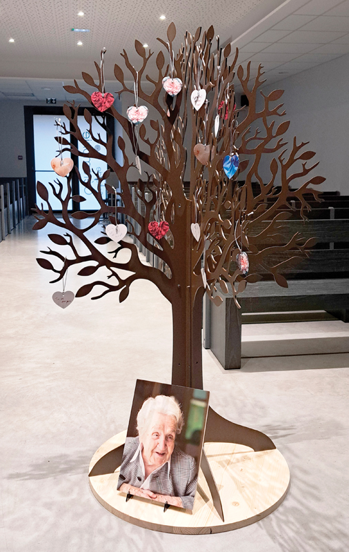 Arbre de cérémonie avec portrait. ARBRE DE CEREMONIE ET PORTRAIT