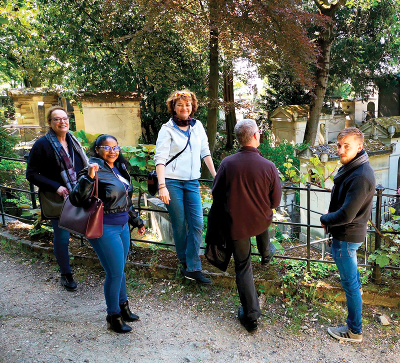 Les stagiaires au cimetière du Père-Lachaise. IMG 20220506 120515 Copie